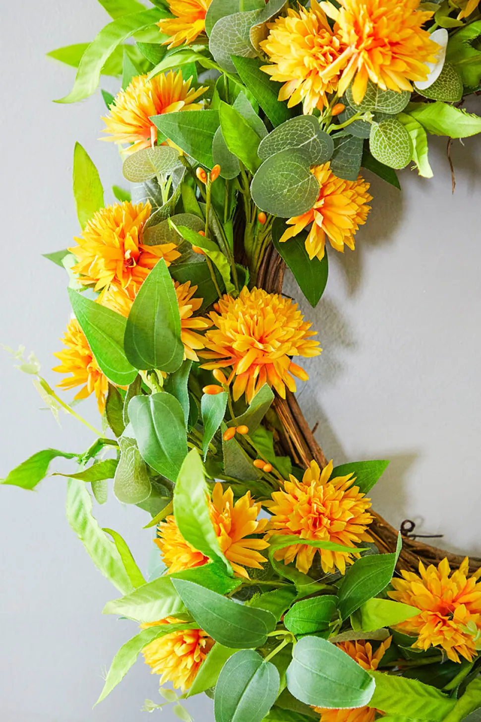 24" Mix Foliage Yellow Flower Wreath